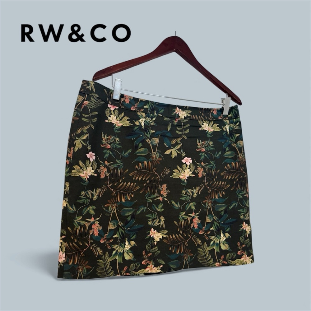 💕Host Pick💕RW&CO. Floral Pencil Skirt - Black and Green